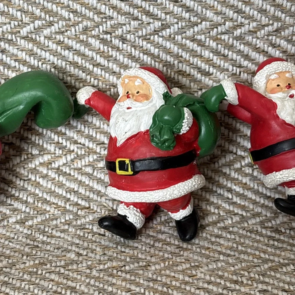 Pot Or Lamp Percher Santas Set of 3 Resin 2.25'
